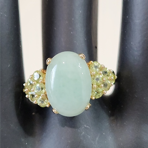 unknown Jewelry - Vintage 10k Solid Yellow Gold Oval Jade & Peridot Side Cluster Stones